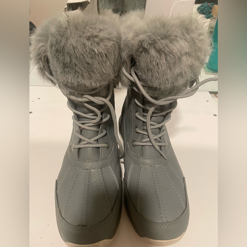 UGG ADIRONDACK BOOT III FLUFF Womens Boots (size 12)